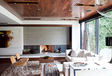 Можно ли обыграть потолок деревом